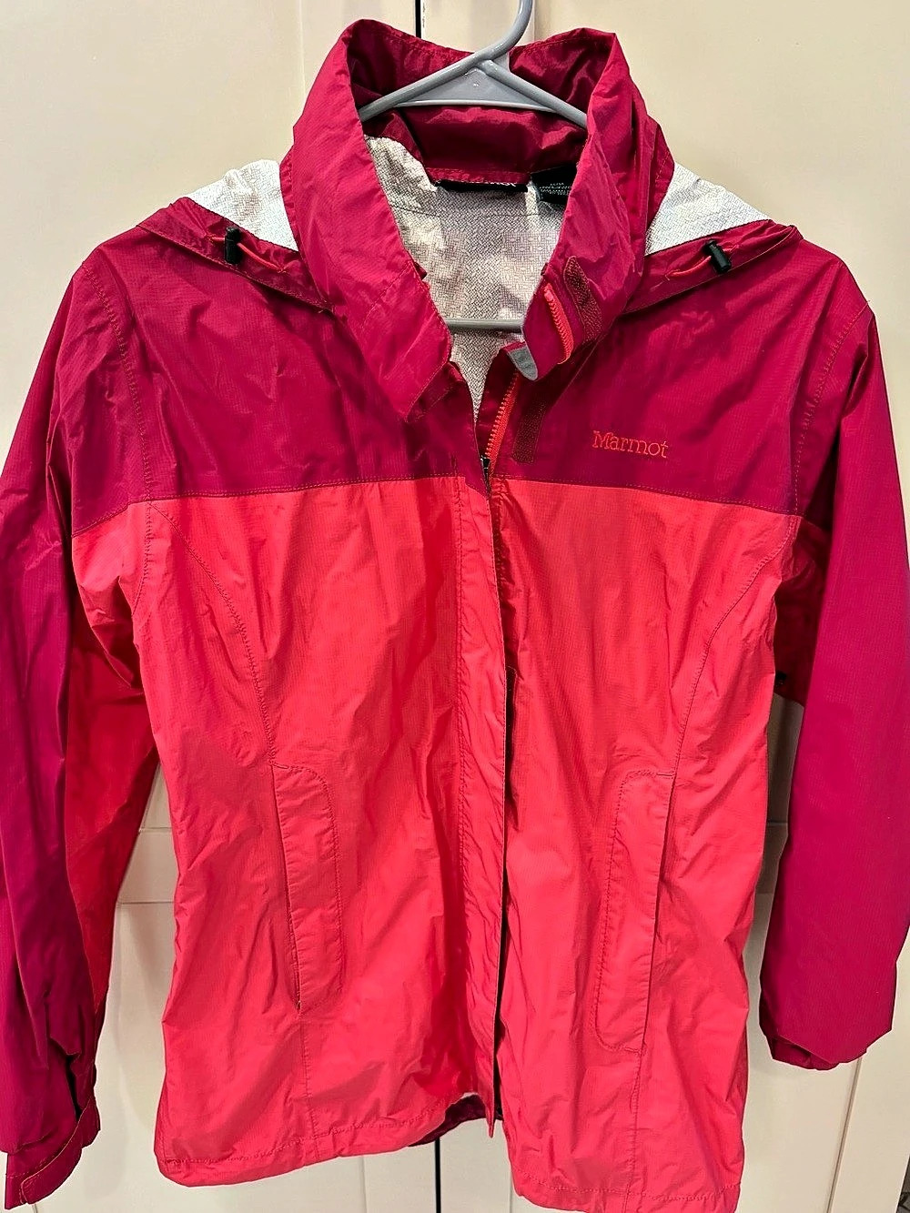 Marmot Color Block Hooded Jacket in Pink & Red Size Medium - lightweight